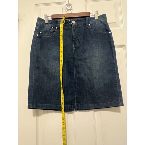 BANDOLINO Women's Distressed Dark Wash Reg Fit Knee Length Jean Skirt size 6 - Picture 7 of 8
